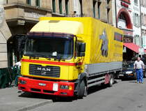 MAN mit Pritschenaufbau in der Stadt Basel am 29.04.2010