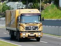 MAN mit Pritschenaufbau unterwegs be iWieden-Heinrti am 22.04.2010