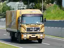 MAN mit Pritschenaufbau unterwegs be iWieden-Heinr�ti am 22.04.2010