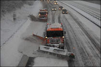 ... der Fahrstreifen Zwei und ein teil der Normalspur wird vom MAN FE360A gerumt...