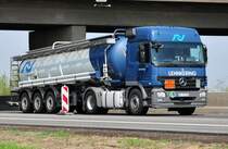 MB Actros 1844  Lehnkering  auf der A61 bei Heimerzheim - 28.04.2010