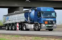 MB Actros 1844  Lehnkering  auf der A61 bei Heimerzheim - 28.04.2010