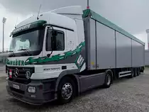 ACTROS1844  umrahmt  von der Flutlichtanlage der KeineSorgenArena in Ried i.I.;100411