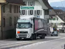 Volvo Sattelschlepper unterwegs in Aarwangen am 25.03.2010
