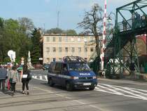 Ein VW T4 als polnischer Streifenwagen am 1.5.2010 in Wolsztyn.