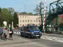 Ein VW T4 als polnischer Streifenwagen am 1.5.2010 in Wolsztyn.