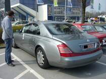 Heckansicht eines Maybach 57. Ausstellerparkplatz Technoclassica vor der Grugahalle.