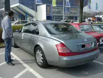 Heckansicht eines Maybach 57. Ausstellerparkplatz Technoclassica vor der Grugahalle.