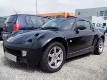 SMART_Roadster am Parkplatz vor den Messehallen in Ried i.I.;100502