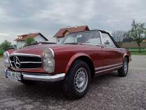 MB-230SL ist als erstes Fahrzeug zur Oldtimerausstellung in Neuhofen/Innkreis eingetroffen;100501