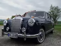 220S ist zur Oldtimerausstellung in Neuhofen/Innkr. eingetroffen;100501
