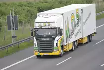 Scania R 420 Sattelzug, auf der A2 bei Lehrte am 09.05.2010.