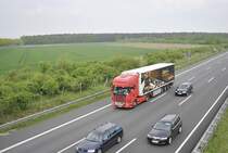 Scania R420 Sattelzug auf der A2 bei Lehrte, am 09.05.2010.