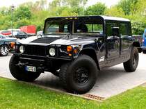 Der Tankwart ist sein bester Freund..., Hummer H1 gesehen in Aachen.