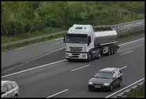 Iceco Starlis Tanksattelzug, auf der A2, bei Lehrte am 11.05.2010.