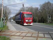Mercedes Actros (Kloosterzande Holland ) kurz vor berquerung des Bahnbergangs der OHE !