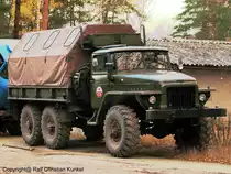 Ural 375 D mit Plankoffer - CA, NVA - fotografiert am 10.11.2007 zum Milit�rfahrzeugtreffen in Reichwalde - Copyright @ Ralf Christian Kunkel