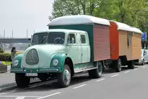 Magirus Deutz Oldtimer Lkw mit Mehrpersonenkabine und Kastenaufbau, sowie H�nger, Bonn 27.04.2010