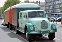 Magirus Deutz Oldtimer Lkw mit Mehrpersonenkabine, Kofferaufbau und Hnger - Bonn 27.04.2010 