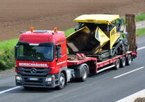 MB Actros 1844 mit Bomag Teermaschine auf dem Auflieger - A61 bei Heimerzheim  17.05.2010