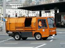Klein Mllwagen KLINGER unterwegs in Luzern am 10.04.2010