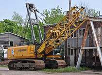 noch transportfhig geparkter Senebogen Kran auf dem Dnholm /Stralsund am 21.05.2010