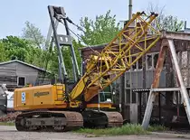 noch transportf�hig geparkter Senebogen Kran auf dem D�nholm /Stralsund am 21.05.2010