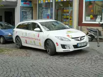 Mazda 6 mit Werbung f�r den Gummib�renladen in 36088 H�nfeld, Mai 2010