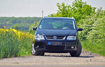 VW Touran im Grnen - Wikirchen 22.05.2010