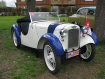Roadster Austin Seven aus dem Kreis Potsdam-Mark bei der Oldtimer-Rally, Wohlenberg 01.05.2010.
Der Seven war eines der populrsten Autos seiner Zeit. In Deutschland wurde das Auto von der Firma Dixi in Lizenz produziert. Dixi wurde spter von BMW bernommen. Deswegen spricht man bei den deutschen Fahrzeugen auch hufig vom BMW-Dixi.
