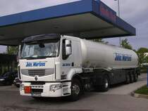 Renault-Tanklaster bringt Nachschub an eine Billigtankstelle in Bergen/Rgen.