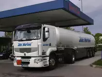 Renault-Tanklaster bringt Nachschub an eine Billigtankstelle in Bergen/R�gen.