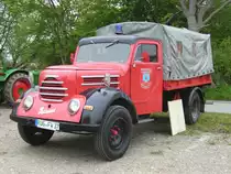 Oldtimer-Feuerwehr der Marke Garant von der Feuerwehr Sassnitz beim Feuerwehrgeburtstag in Lietzow. 