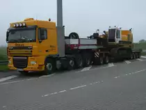 DAF-Schwerlasttransporter im F�hrhafen Mukran.