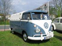 Pritschenwagen VW T 1  Bully , der Baujahre 1963 - 1967, aus dem Dahme-Spreewald-Kreis bei der Oldtimer-Rally, Wohlenberg 01.05.2010