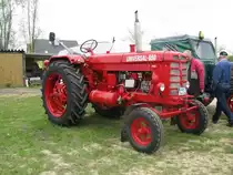 Traktor UNIVERSAL-650 aus dem landkreis Nordwestmecklenburg bei der Oldtimer-Rally, Wohlenberg 01.05.2010