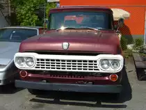 Dieser 1958´er Ford Pickup wartet bei einem Essener Autoh�ndler auf einen K�ufer.