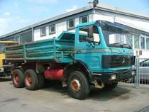 Mercedes 2626 wartet auf Export; 280510