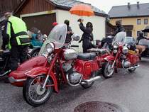 JAVA-Beiwagenmaschinen im Doppelpack anlsslich des JumboRun2010 bei einem verregnetem Boxenstop in Eberschwang;100529