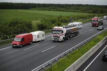 Volvo Tanksattelzug,auf der A2 bei Lehrte,am 01.06.2010.