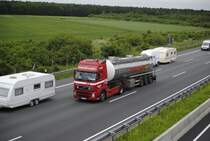 Volwo, Tanksattelzug auf der A2 Lehrtebei der Lehrte am 01.06.2010.