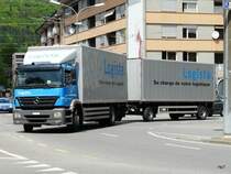 Mercedes Axor 1833 mit Anhnger unterwegs in Nidau am 12.05.2010