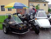 MOTO-GUZZI mit Beiwagen; anlsslich der Jumbo-Run2010 bei einem verregnetem Boxenstop in Eberschwang;100529