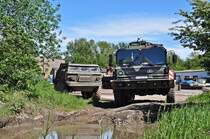 8x8 Generationen stehen sich gegen ber, Raketentrger ZIL 135 und MAN KAT-Baureihe, auf dem Vereinsgelnde in Ptnitz am 02.06.2010