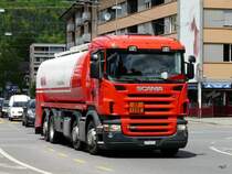 Scania R 420 Benzintransporter unterwegs in Nidau am 12.05.2010