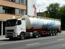 Volvo FH 12 Sattelschlepper unterwegs in der Stadt Biel am 12.05.2010