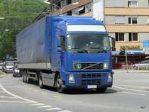 Volvo FH 12 Sattelschlepper unterwegs in der Stadt Bern am 12.05.2010