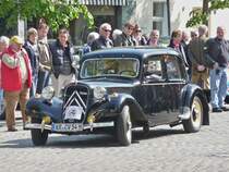 Der Citroen Traction Avant am Start bei der Oldtimer-Rallye in Hls.