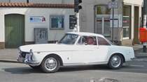 Ein Fiat 1500 Coupe startet bei der Oldtimer-Rallye in Hls.