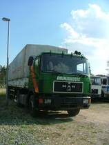 MAN F90 wartet auf Export; 280510